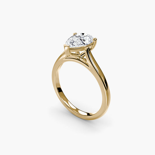Solitaire ring 1 Pear Shape in Yellow Gold