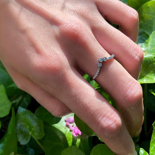 V Diamond Ring (0.15ct) in White Gold