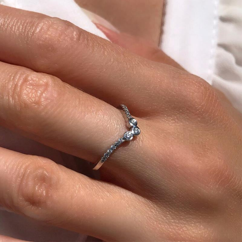 V Diamond Ring (0.15ct) in White Gold