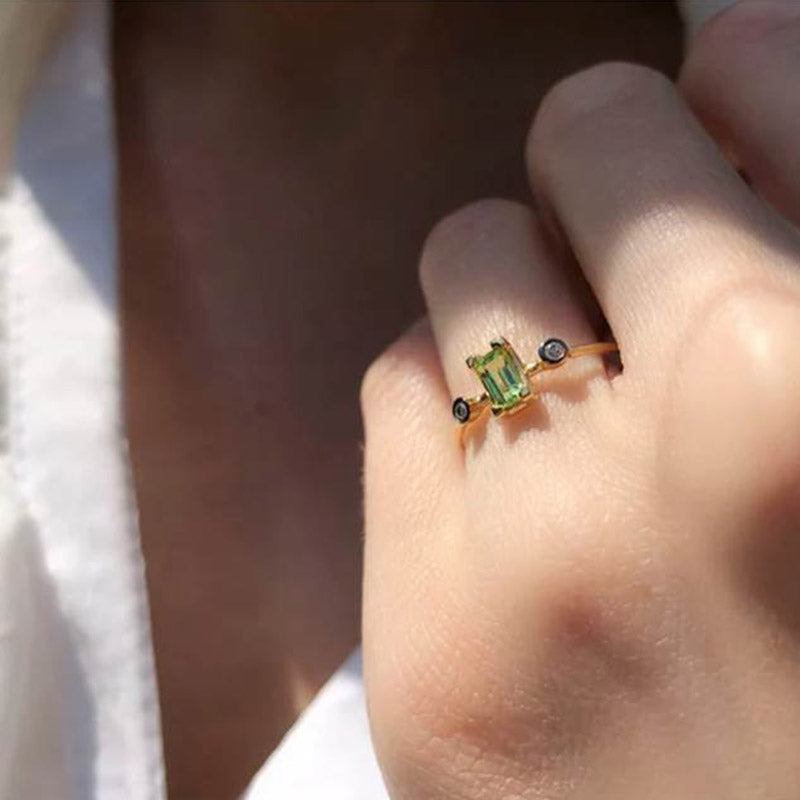 Baguette Peridot & Diamond Solitaire Ring in Yellow Gold