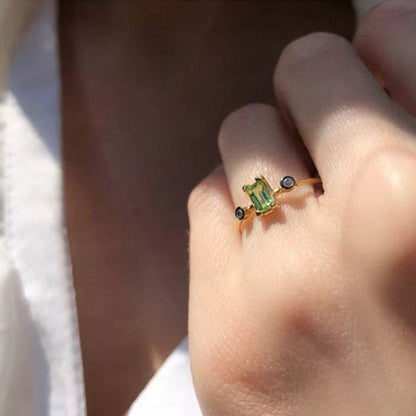 Baguette Peridot & Diamond Solitaire Ring in Yellow Gold