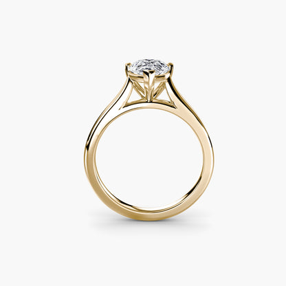 Solitaire ring 1 Pear Shape in Yellow Gold