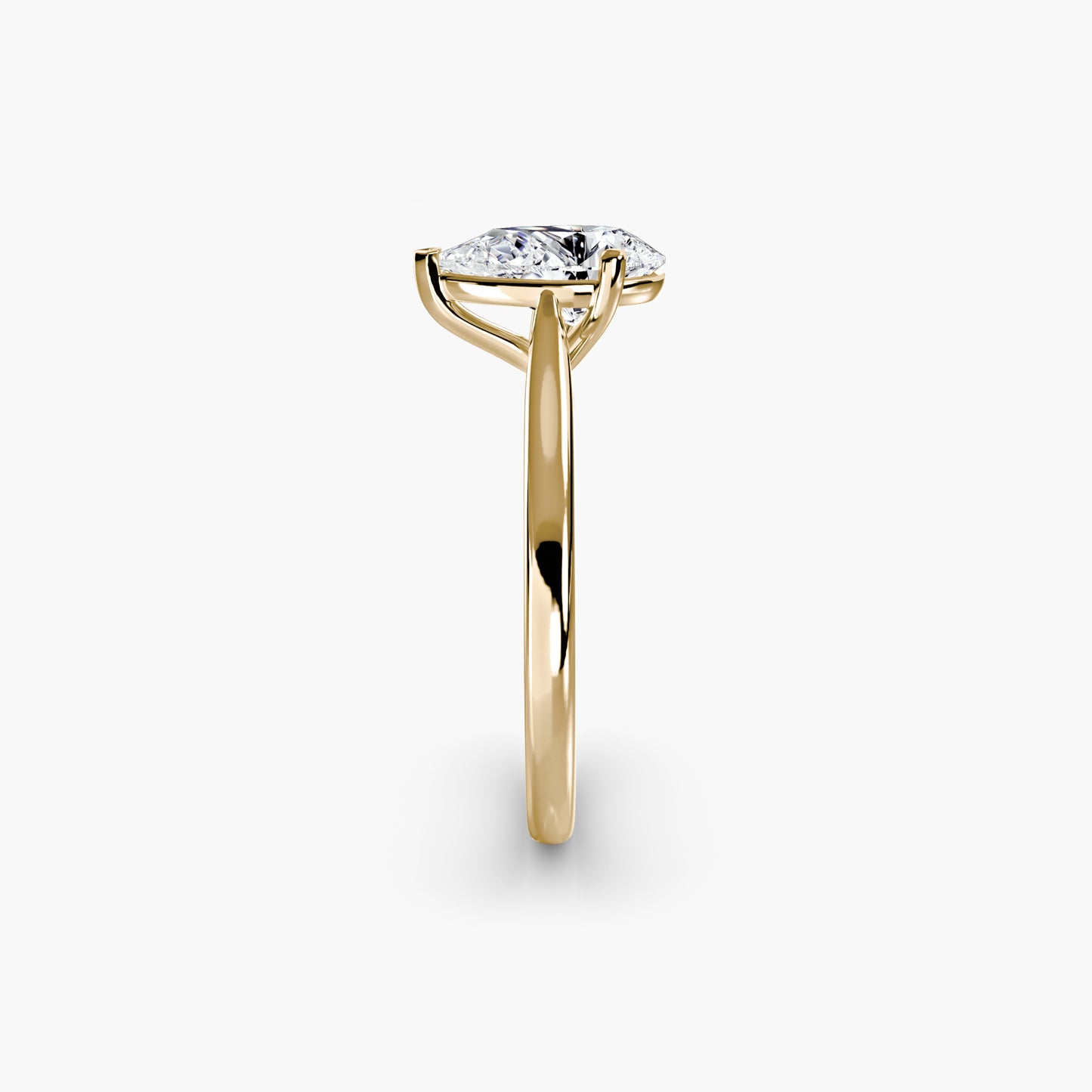 Solitaire ring 1 Pear Shape in Yellow Gold