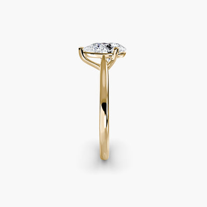Solitaire ring 1 Pear Shape in Yellow Gold