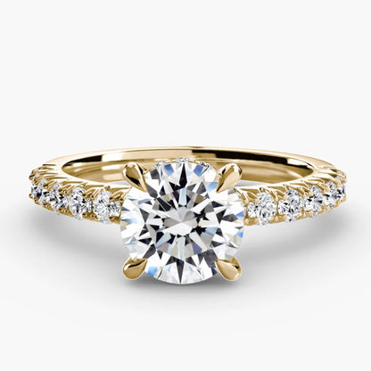 Solitaire with Pavé 6 in Yellow Gold
