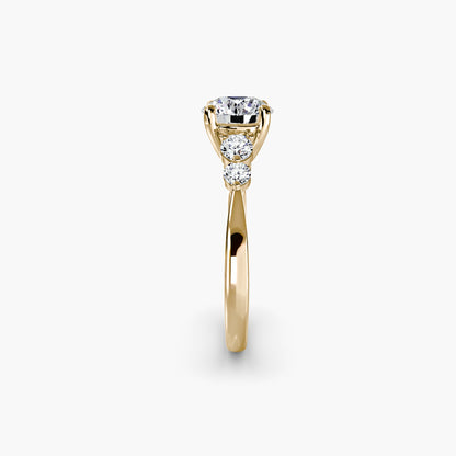 Solitaire with Shoulder Accents 2 Round in Yellow Gold