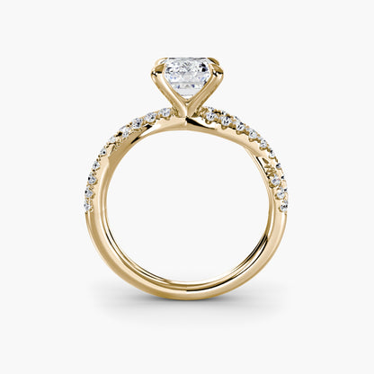 The Twisted Pavé Solitaire Emerald cut in Yellow Gold