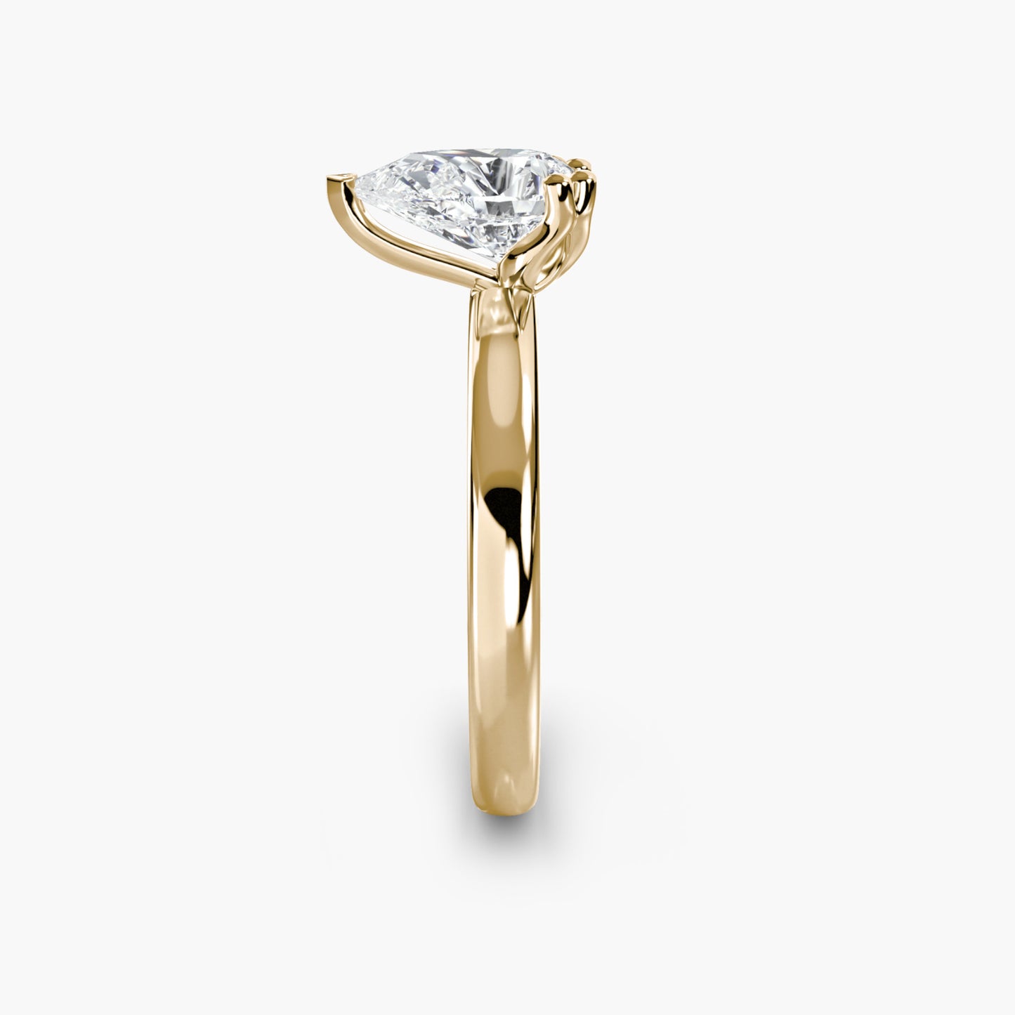 Solitaire ring 5 Pear shape in Yellow Gold